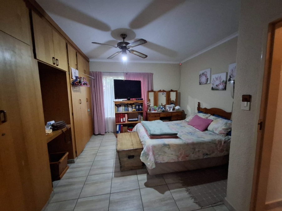 4 Bedroom Property for Sale in Geelhoutpark North West